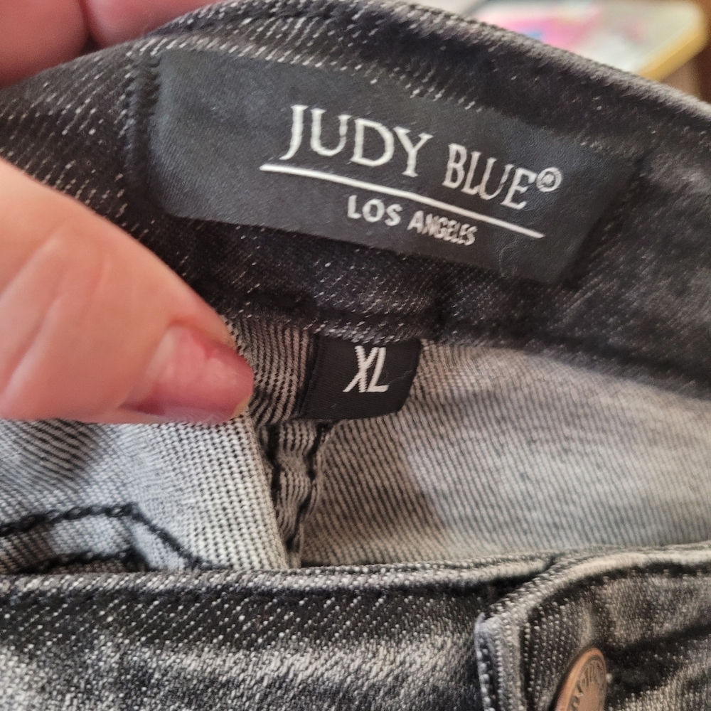 Judy Blue Women's High Rise Charcol Wash Cutoff Denim Shorts Size XL - Picture 5 of 6